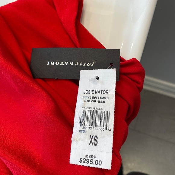 Stunning red satin Natori sleeveless shell with dramatic cowl neckline, xs. - Picture 3 of 4